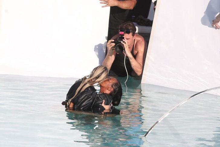 Candice Swanepoel'dan doğum sonra seksi pozlar! G3