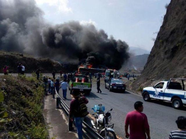 Meksika’da yolcu otobüsü ile TIR çarpıştı: 21 ölü, 30 yaralı