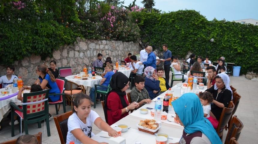 Didim Yozgatlılar Derneği ihtiya&ccedil; sahipleriyle iftarda buluştu