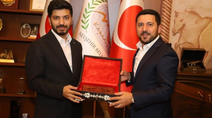 Gen&ccedil;lik Hizmetleri Genel M&uuml;d&uuml;r&uuml; Topoğlu, Başkan Arı&rsquo;yı ziyaret etti