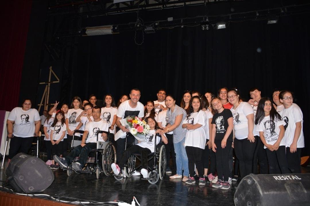 Huzurevi sakinlerine moral gecesi