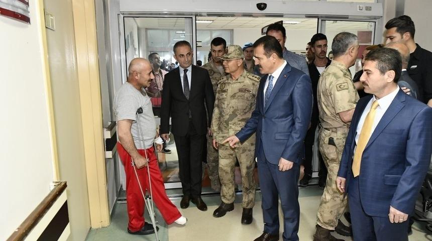 Protokol &uuml;yelerinden hasta ziyareti