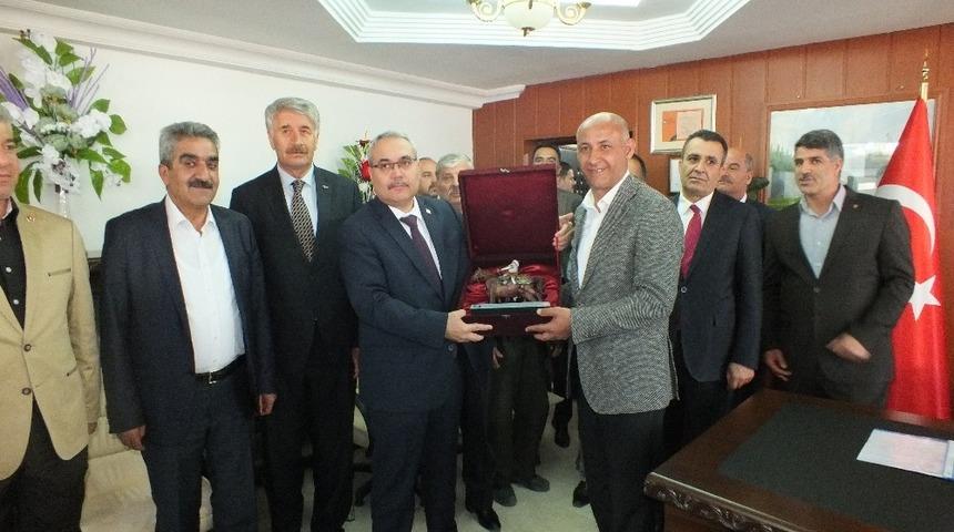 Vali G&uuml;nd&uuml;z&ouml;z&rsquo;den Başkan Altın&rsquo;a ziyaret