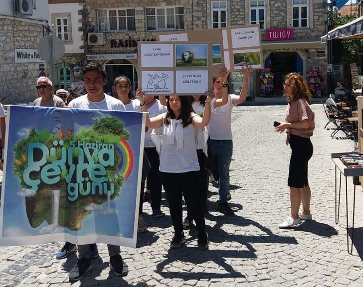 Çeşmeli öğrenciler çevreye örnek oldular G4