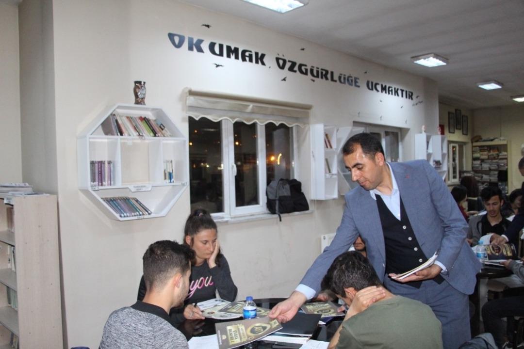 Y&uuml;ksekova&rsquo;daki &ouml;ğrencilere kitap desteği