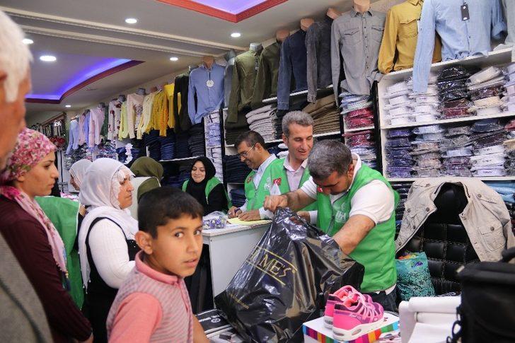 Hizan’da 120 yetim çocuk giydirildi G1