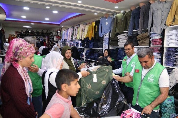 Hizan’da 120 yetim çocuk giydirildi G2