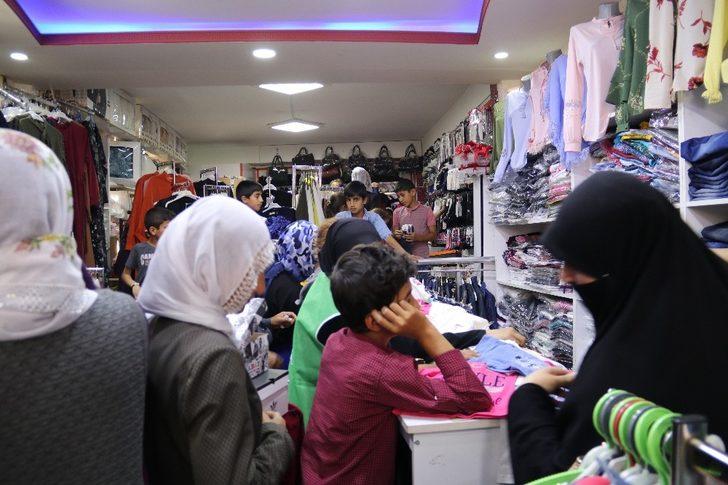 Hizan’da 120 yetim çocuk giydirildi G5