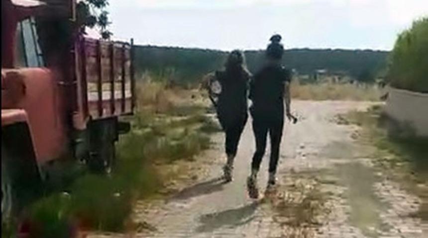 &Ccedil;eşme&rsquo;de vatandaşların kovaladığı 2 zanlı yakalandı