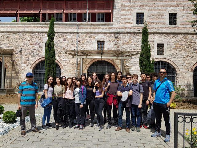 Ümraniye'li 50 öğrenci her gün tarihi ve turistik mekanları geziyor