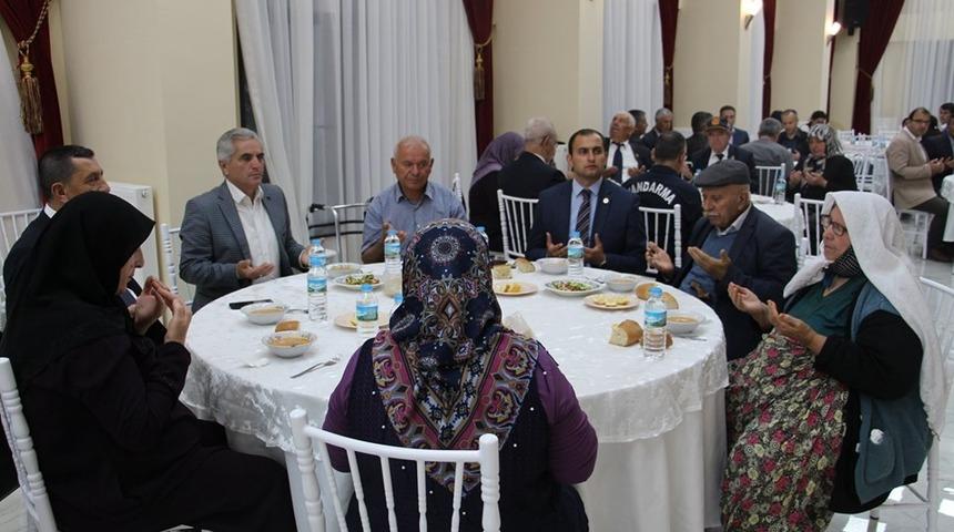 Şehit yakınları ve gazilere iftar yemeği