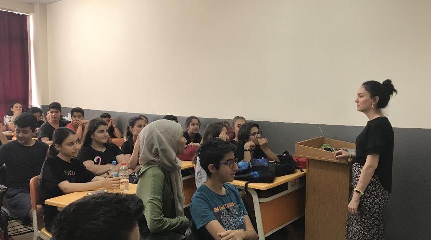 &Ouml;ğrencilere sınav kaygısını yenmeleri konusunda destek