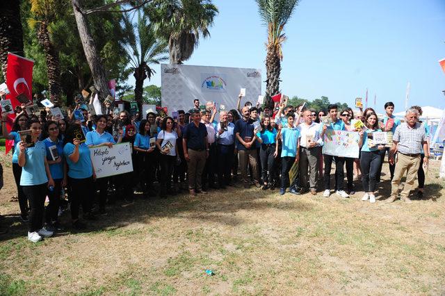 Kemer'de her yerde kitap okunacak