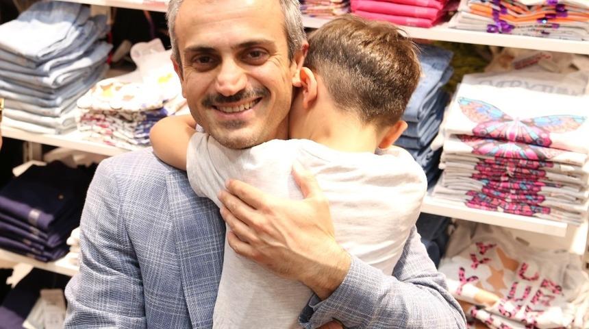 Başkan &Ccedil;ift&ccedil;i ilk s&ouml;z&uuml;n&uuml; tuttu, yetimleri g&uuml;ld&uuml;rd&uuml;