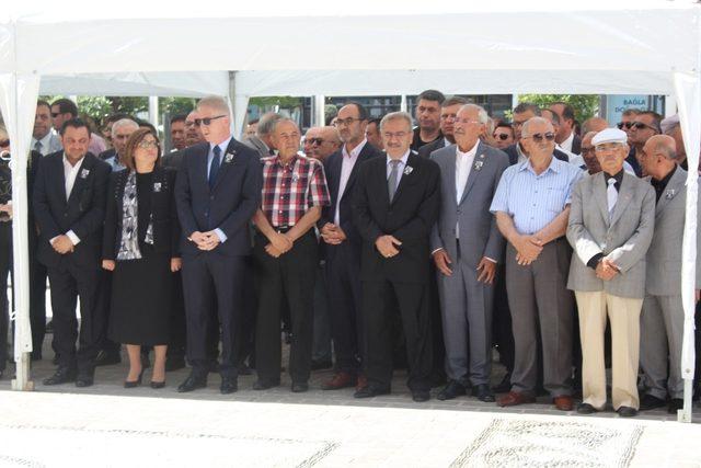 Esat Kaya Turgay için belediye önünde tören düzenlendi