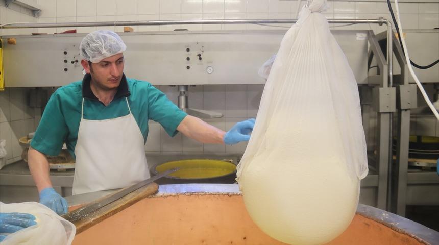 İftar ve sahur sofralarını tatlandıran lezzet "gravyer"