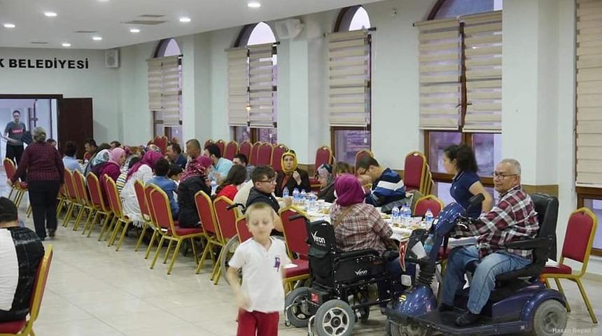 Biz bize iftar programını ger&ccedil;ekleştirdiler