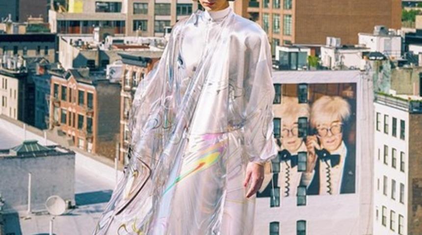 D&uuml;nyanın ilk dijital kıyafeti satıldı! Bakın ne kadara alıcı buldu