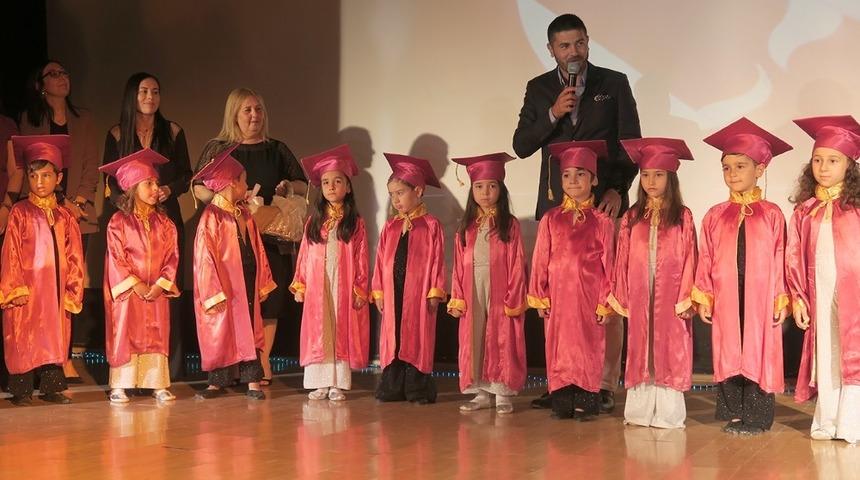 Çocuk evinde yıl sonu sevinci