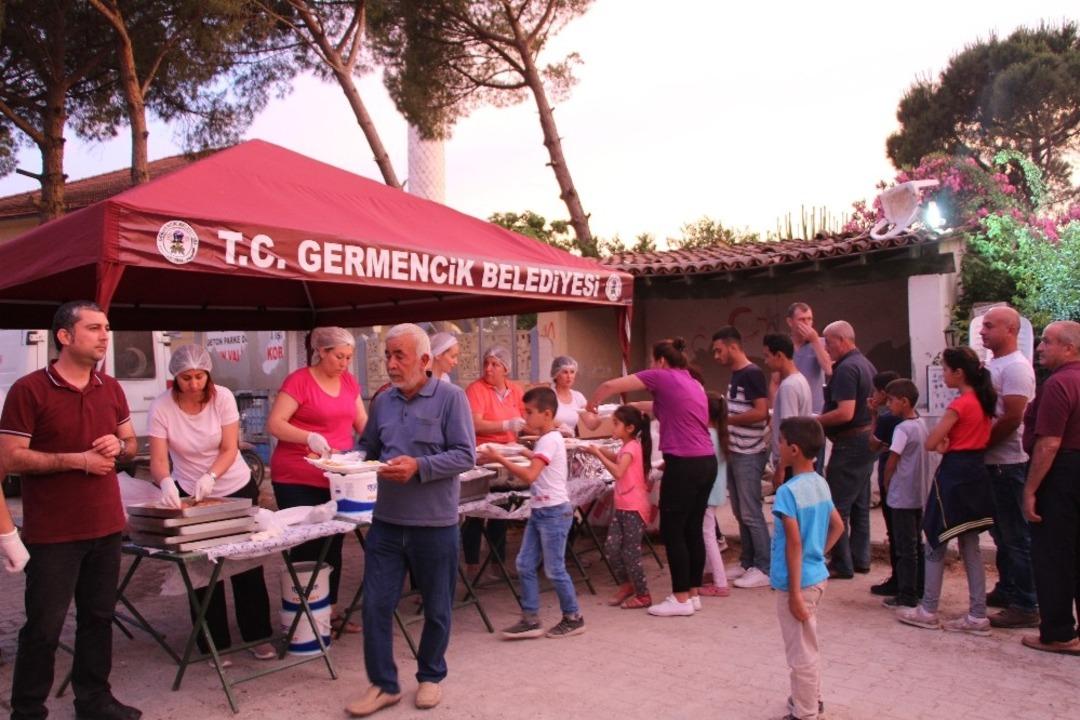 Germencik Belediyesi iftar yemeklerine devam ediyor