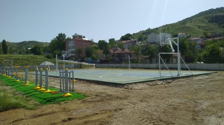 TANAP kapsamında Hamza Bey İlkokulu’na spor alanı yapıldı