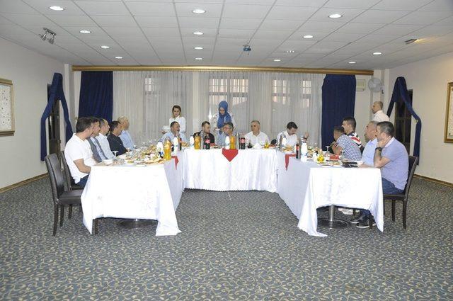 Tayinleri çıkan komutanlara iftar yemeği