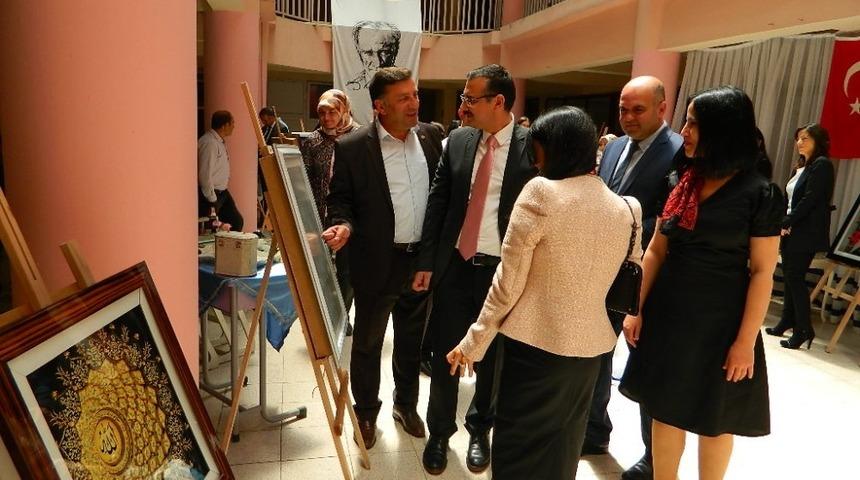 Posof halk eğitimi yılsonu sergisini a&ccedil;tı