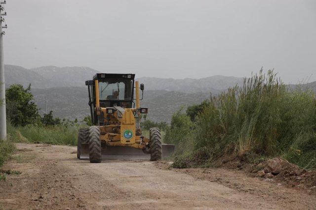 Akseki Belediyesi yol bakım çalışması başlattı