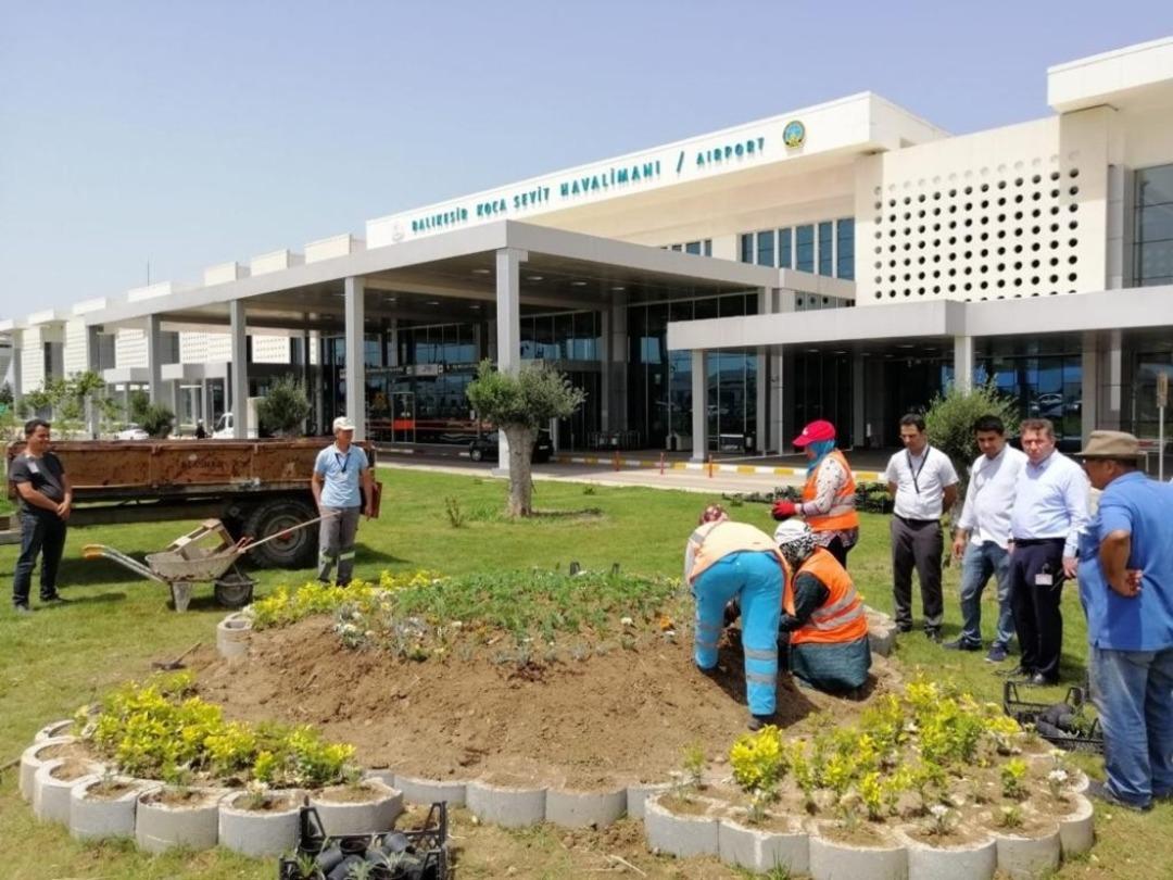 Koca Seyit Havalimanı bayram &ouml;ncesi adeta &ccedil;i&ccedil;ek a&ccedil;tı