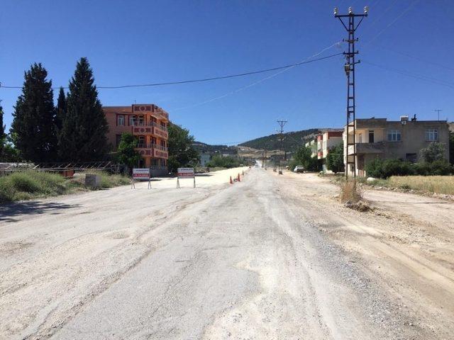 Adıyaman Belediyesi altyapısı tamamlanan noktaları asfaltlıyor