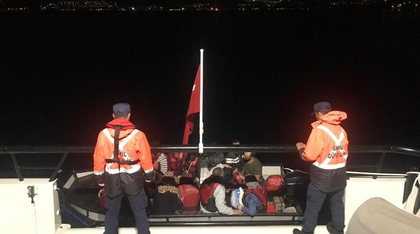 Sahil g&uuml;venlik ekipleri ka&ccedil;ak g&ouml;&ccedil;menlere g&ouml;z a&ccedil;tırmıyor