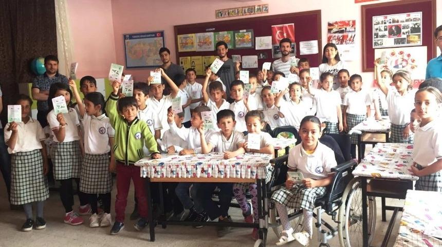 Oret &uuml;yeleri k&ouml;y okulunda miniklerle buluştu