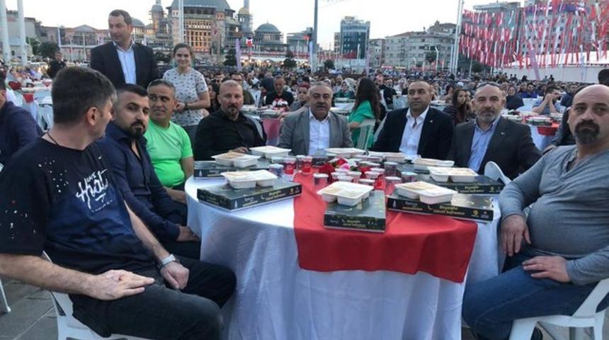 Türkiye Muay Thai Federasyonu Taksim'de iftar yemeği düzenledi