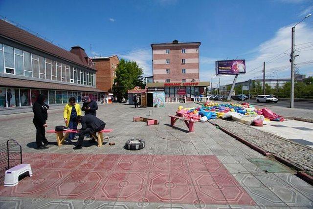 Rusya’da şişme oyun parkı rüzgara kapıldı: 5 çocuk yaralandı