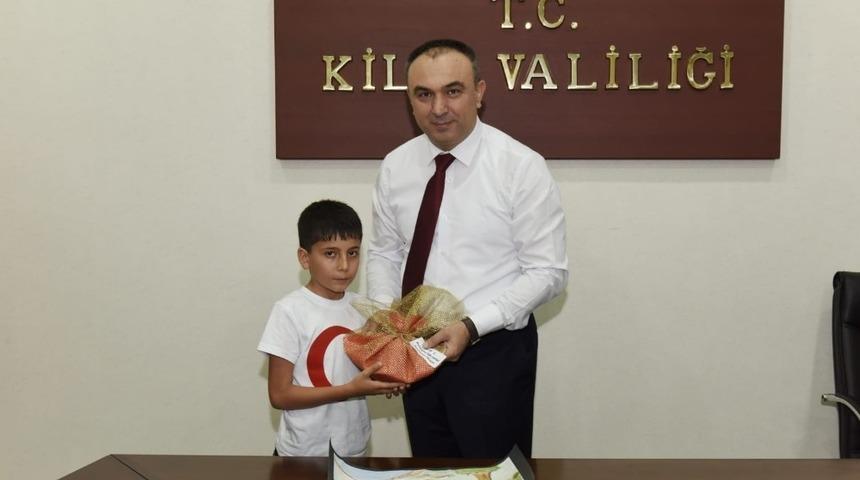 Resim yarışmasında dereceye girenler &ouml;d&uuml;l