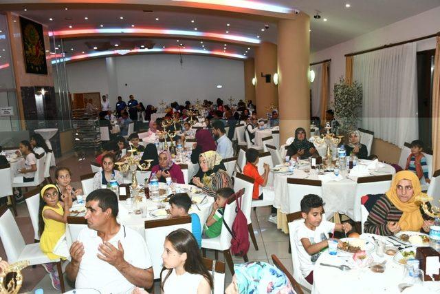 Türk Kızılayından 250 çocuk ve koruyucu ailelerine iftar