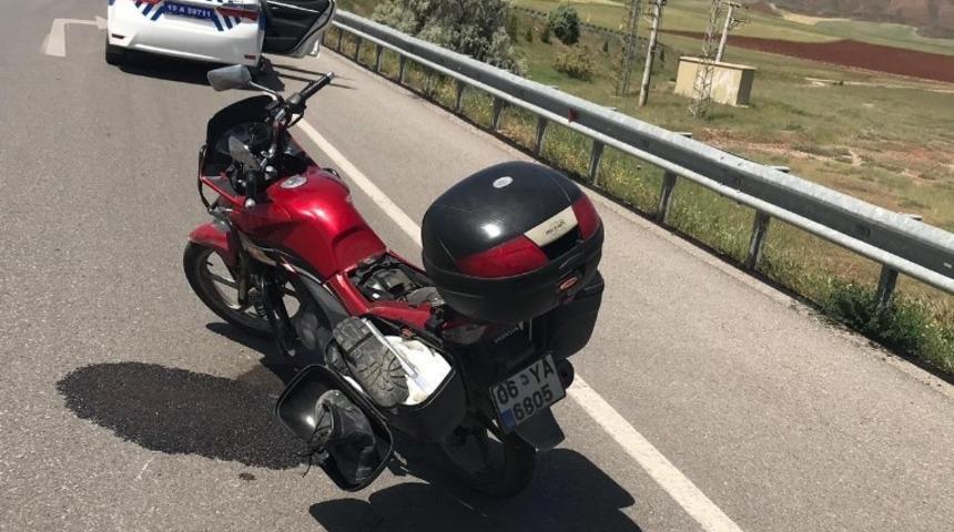 Motosiklet s&uuml;r&uuml;c&uuml;s&uuml; yaralandı