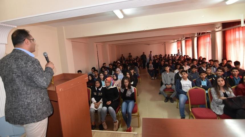 Ahlat&rsquo;ın k&uuml;lt&uuml;r mirasları &ouml;ğrencilere tanıtıldı