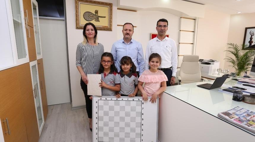 &Ccedil;evreci okullara Kepez&rsquo;den &ouml;d&uuml;l