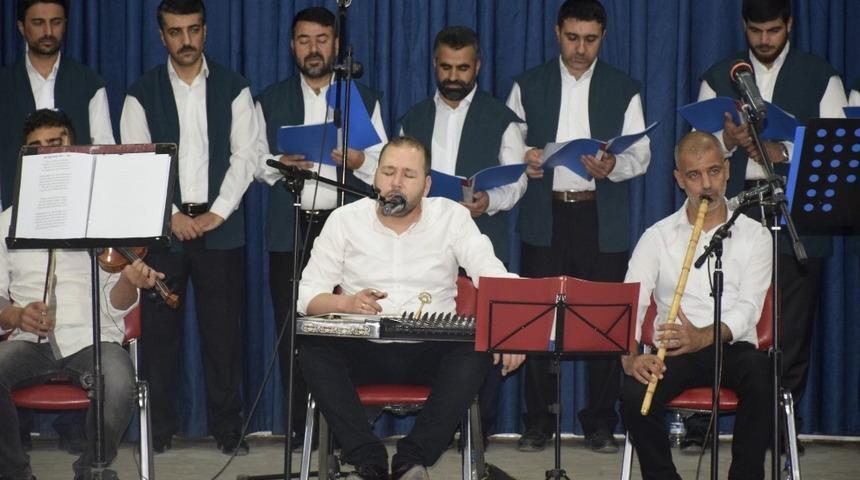 Kozluk M&uuml;ft&uuml;l&uuml;ğ&uuml; Tasavvuf Musikisi Grubu, muhta&ccedil;lar i&ccedil;in sahne aldı