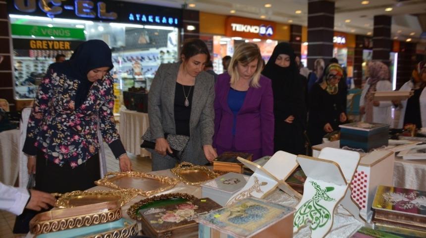 ADEM kursiyerleri sergi a&ccedil;tı