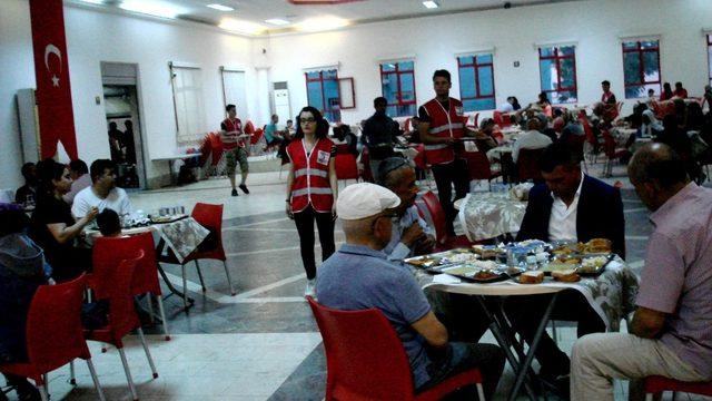 Sarıgöl’de Kızılay önderliğinde iftar yemeği