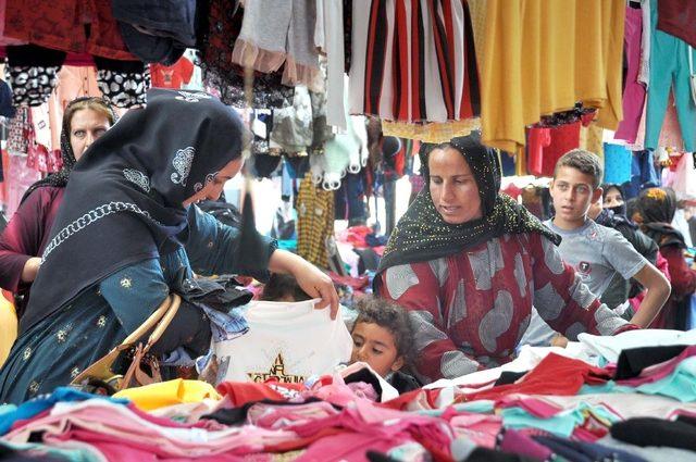 Bayram heyecanı alışveriş tezgahlarına yansıdı