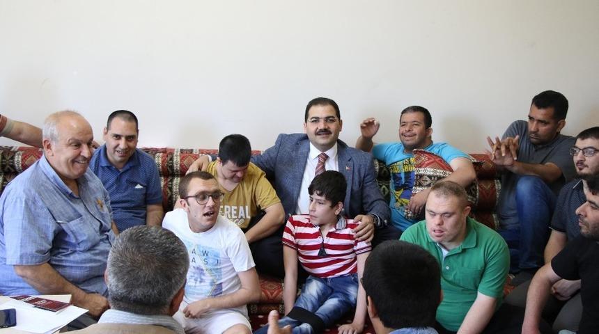 Canpolat engellilerle araya geldi