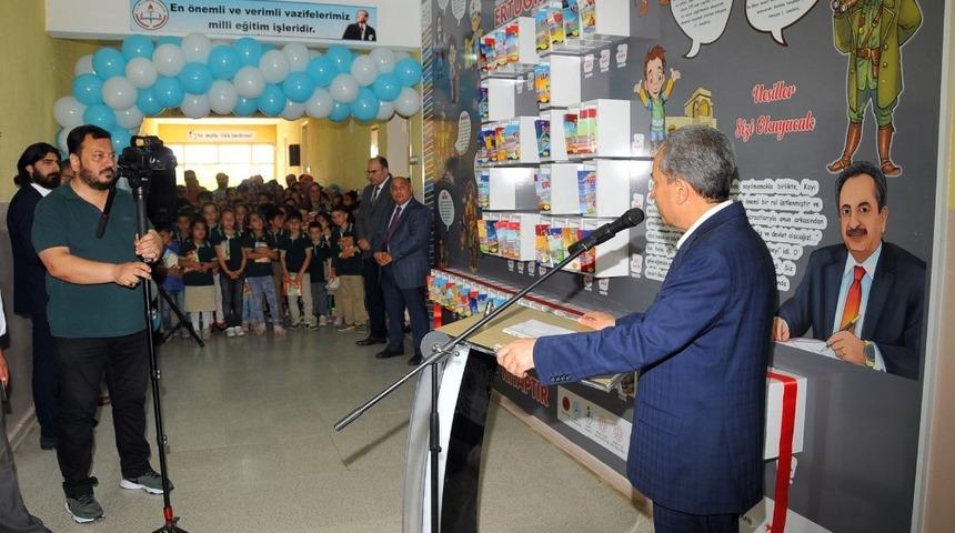 Akşehir&rsquo;e 3 koridor kitaplığı daha