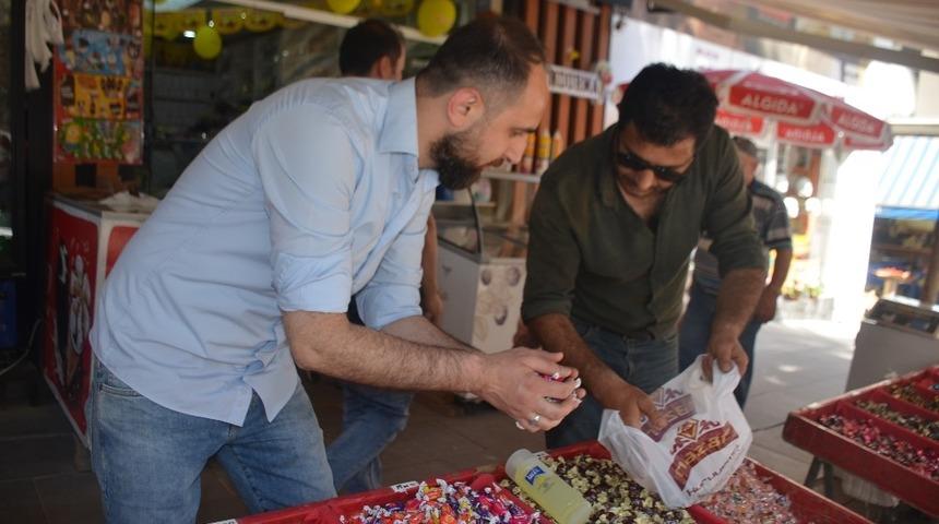 &Ccedil;ikolata satıcısından "Tadı acı &ccedil;ikolata ve şeker almayın" uyarısı