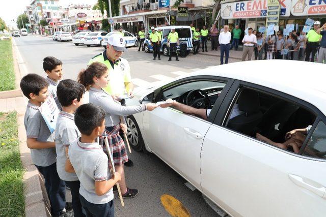 Döşemealtında sürücülere yaya bilinci verildi