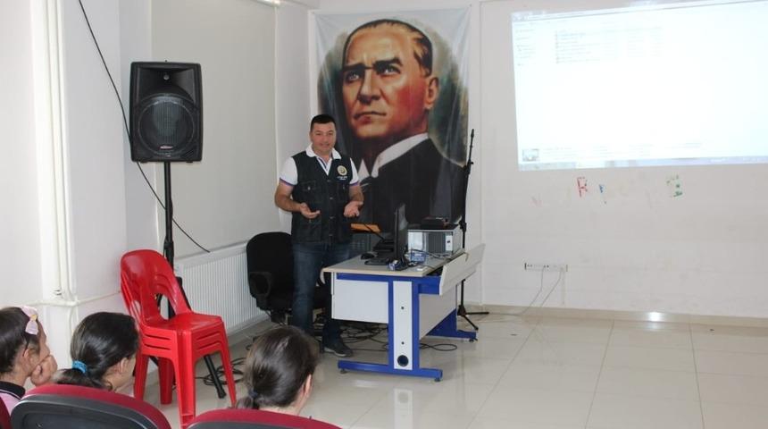 Okullarda ormanın &ouml;nemi anlatılıyor