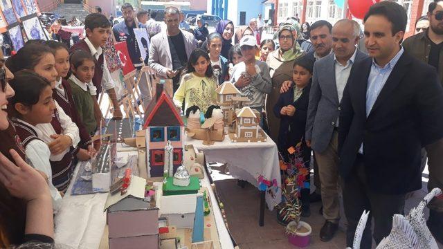 Çaldıran’da yılsonu sergisi