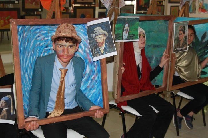 Dünyaca ünlü resimleri canlı canlı sergilediler G1